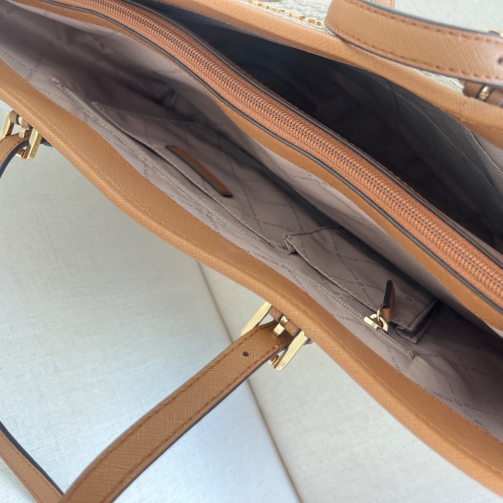 Michael Kors Laptop Bag - Picture 3 of 6